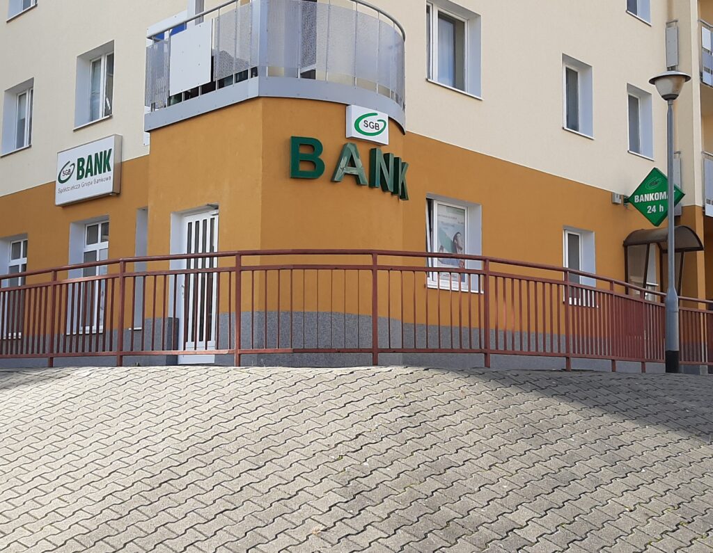 Zewnętrzny widok na bank.